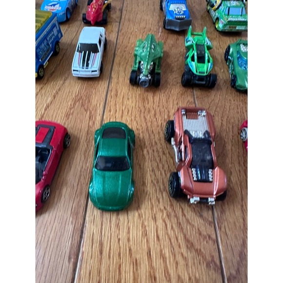 Lot of 26 Toy Cars Hot Wheels Matchbox and More Diecast Vehicles - Picture 6 of 11